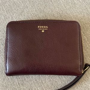 Fossil zip around leather wallet NWOT